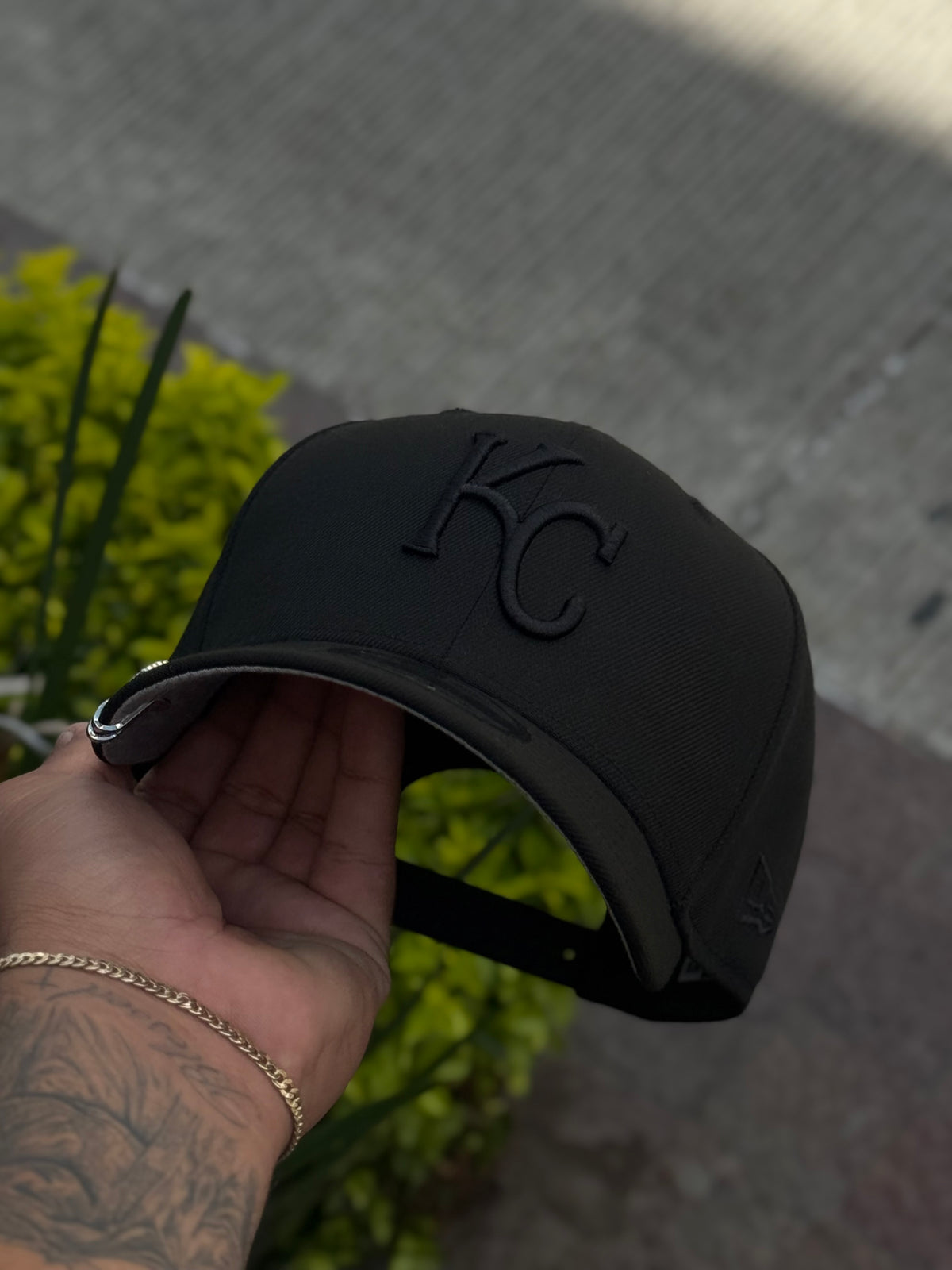 NEW ERA BROCHE